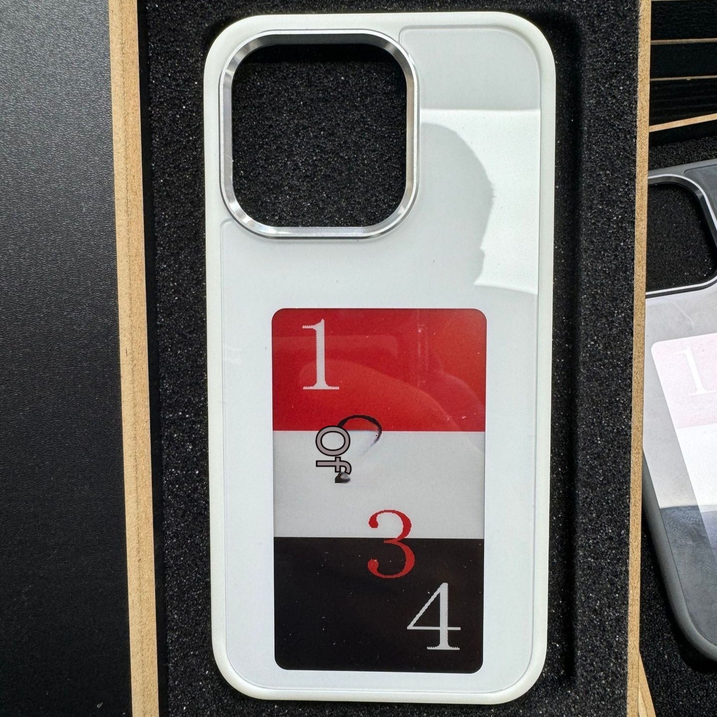 Infinite Display Phone Cover - Battery-Free E-Ink Personalized Screen Case
