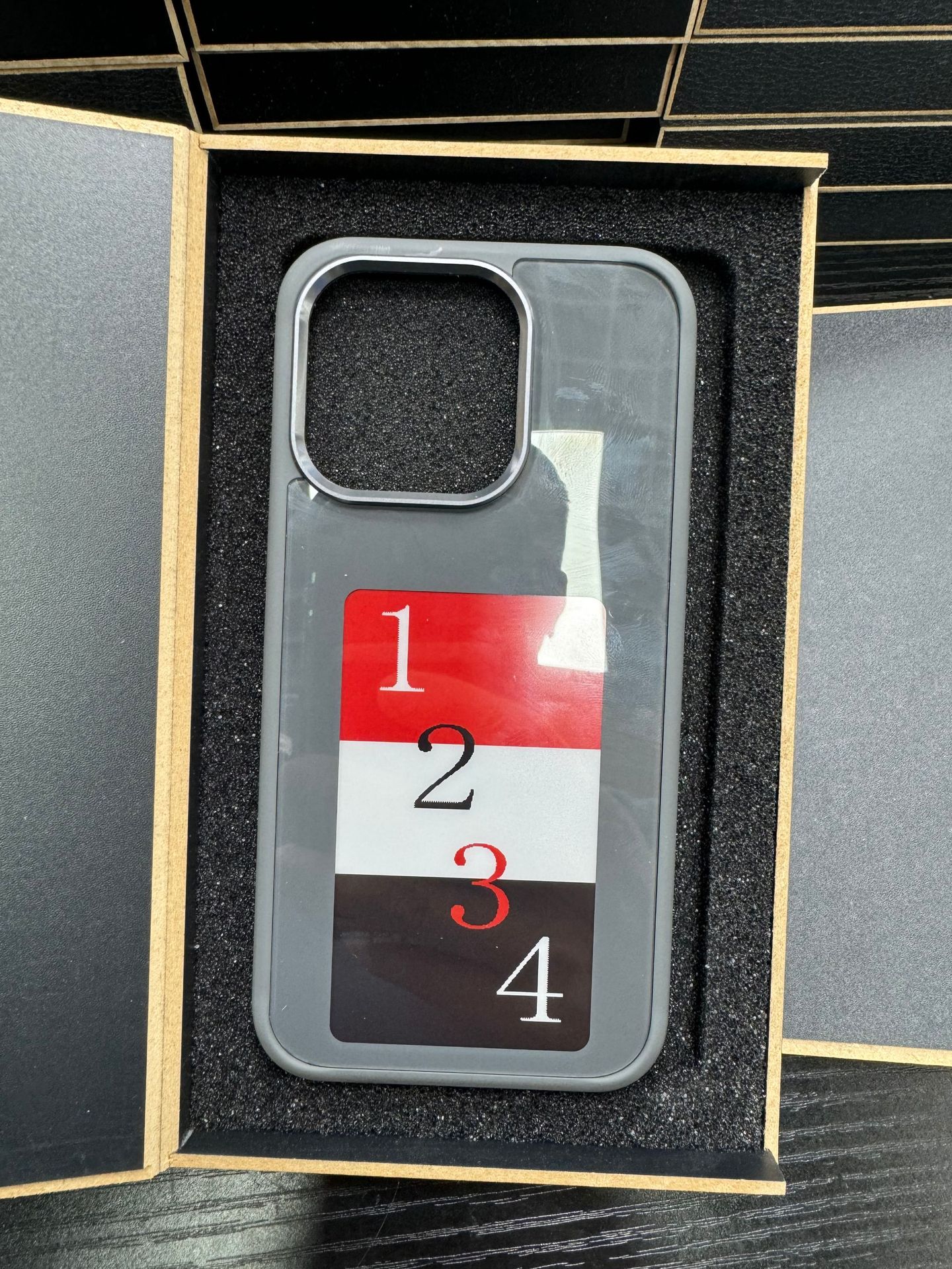 Infinite Display Phone Cover - Battery-Free E-Ink Personalized Screen Case